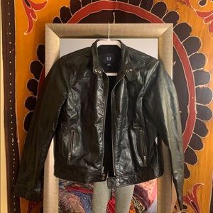 Vintage (M) Women’s GAP Genuine Leather Jacket